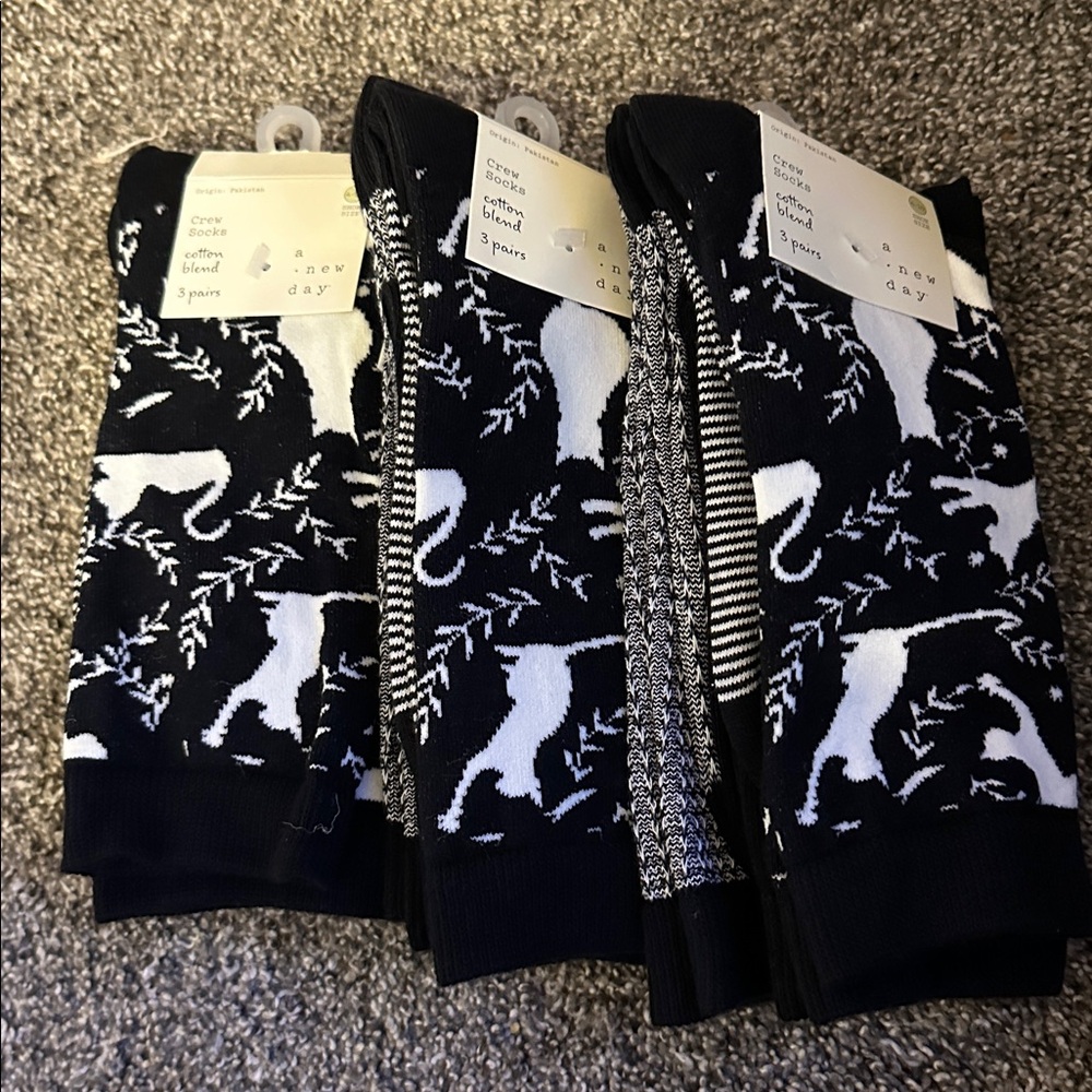 (1)pk New DayWomen's Crew Socks 3 Pairs Blk Cat Black Solid Stitch Shoe Size4-10